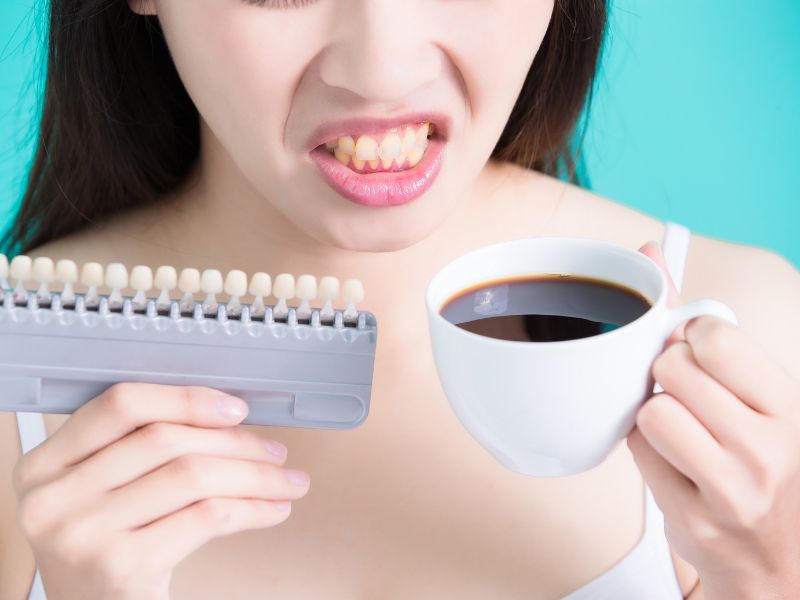 manchas de café en los dientes blanqueamiento dental